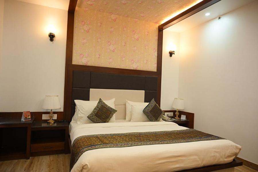 Square Inn Hotel,Varanasi Esterno foto